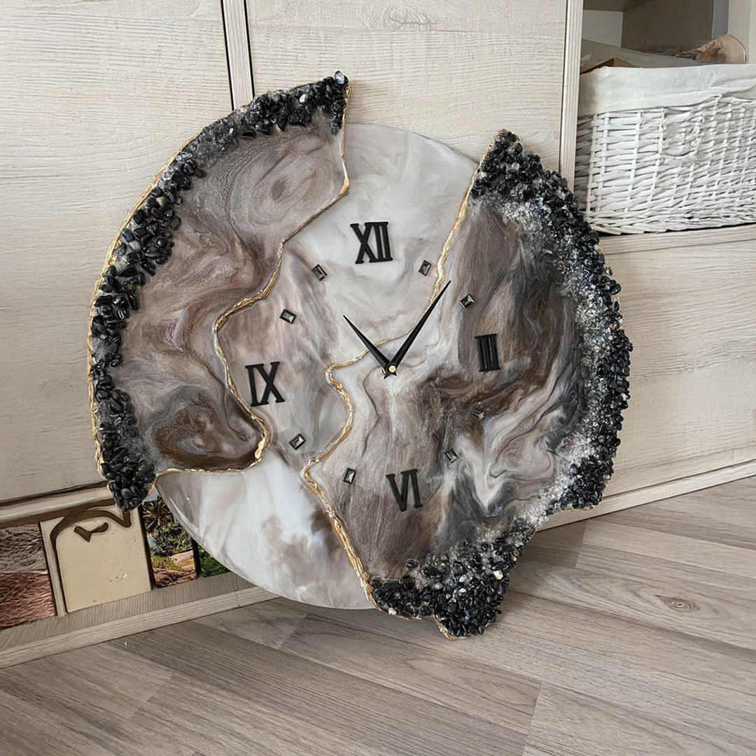 Maple Ember Resin Clock – Rich, Warm, and Timeless Elegance