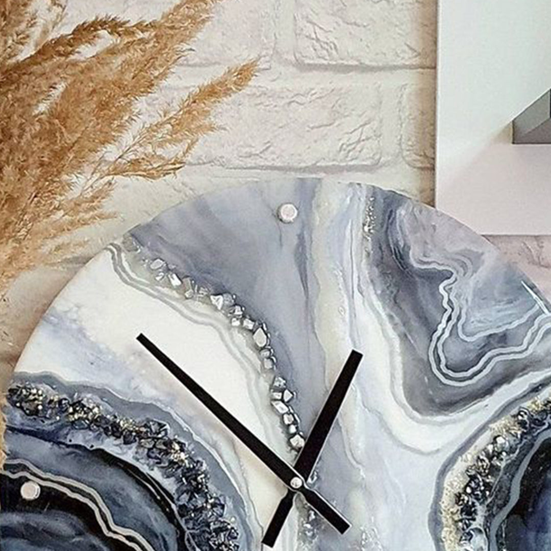 Unique Handmade Resin Clock – A Touch of Elegance