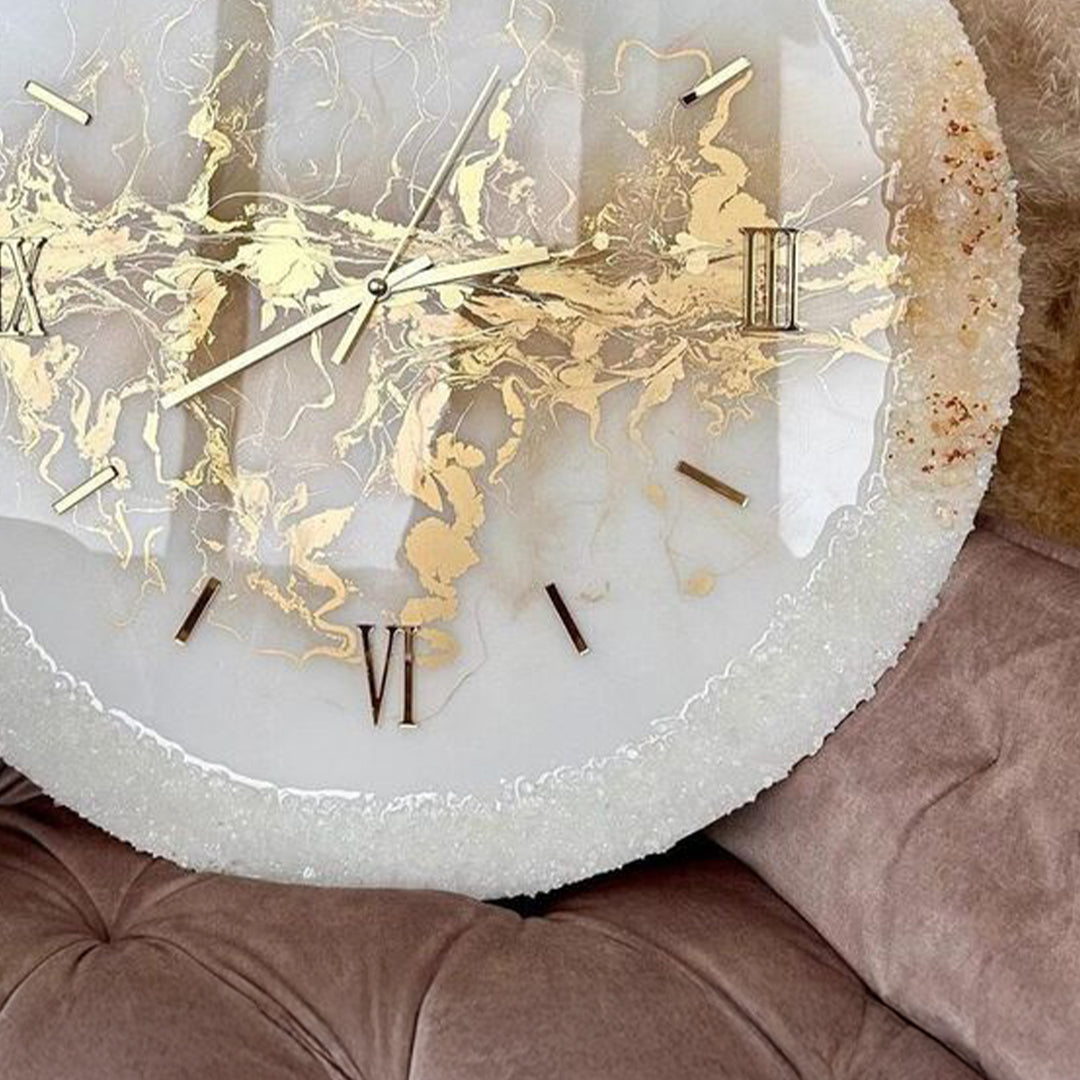 White Mirage Resin Clock – Timeless Purity in Motion