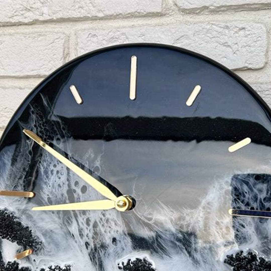 Midnight Waves – Handcrafted Black Ocean Resin Art Clock