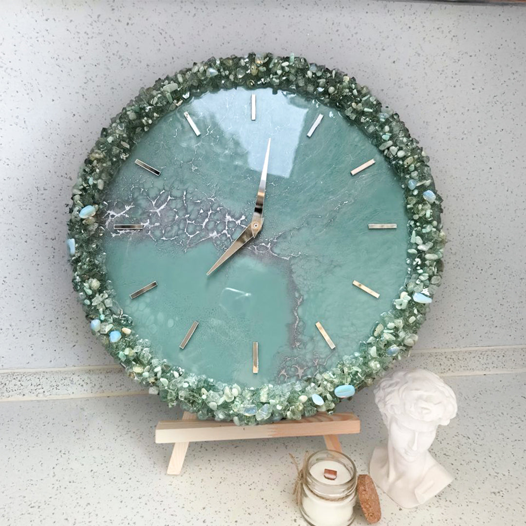 Mint Whisper – Elegant Light Green Resin Art Clock