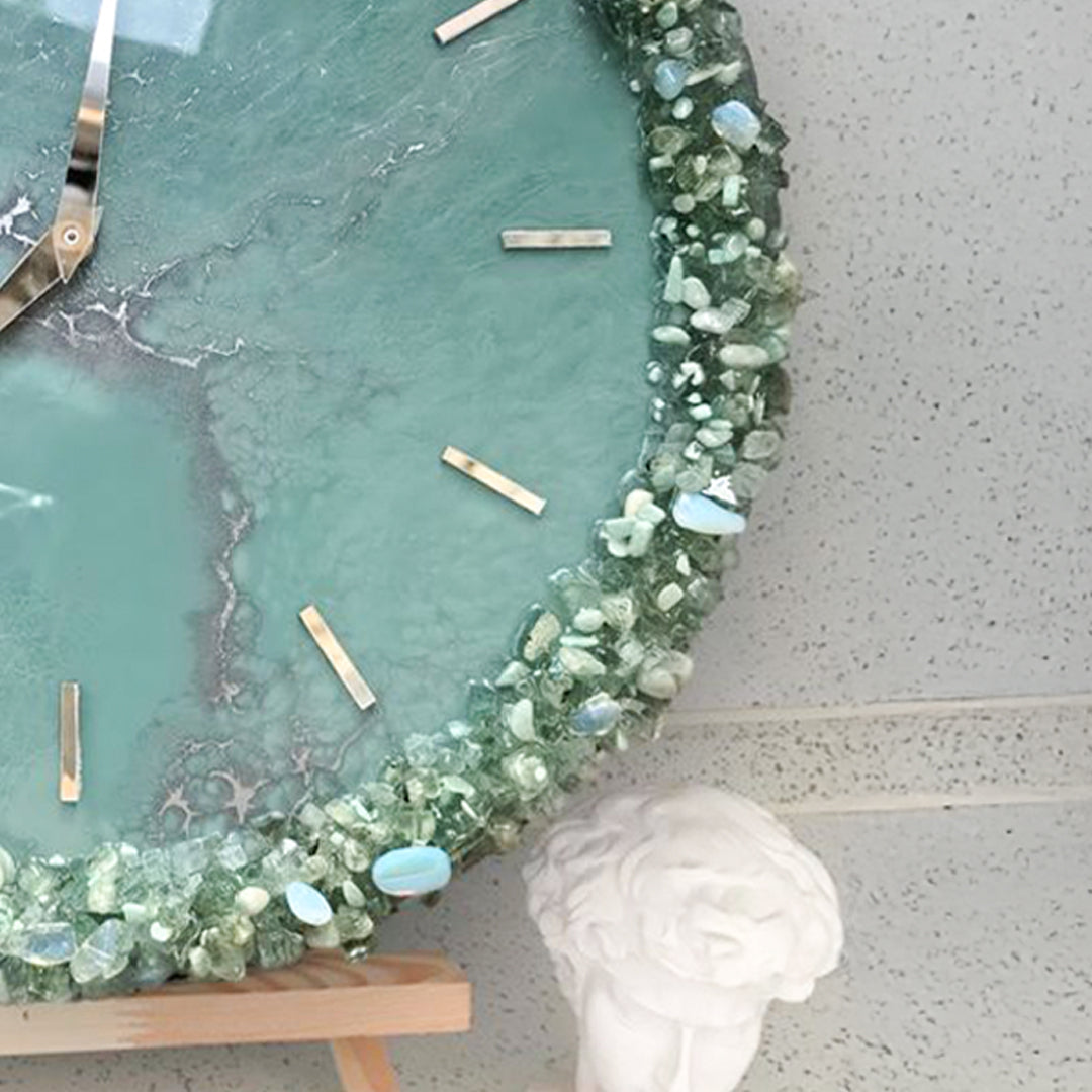 Mint Whisper – Elegant Light Green Resin Art Clock