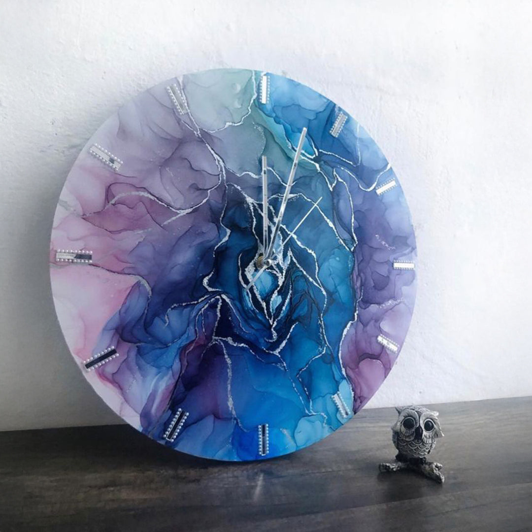 Indigo Glow – Luxury Resin Art Clock for Elegant Spaces