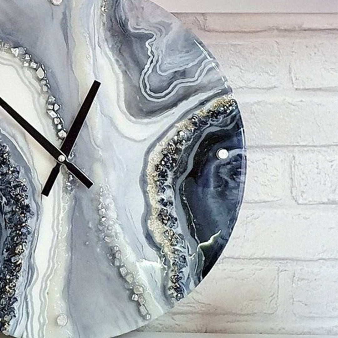 Unique Handmade Resin Clock – A Touch of Elegance