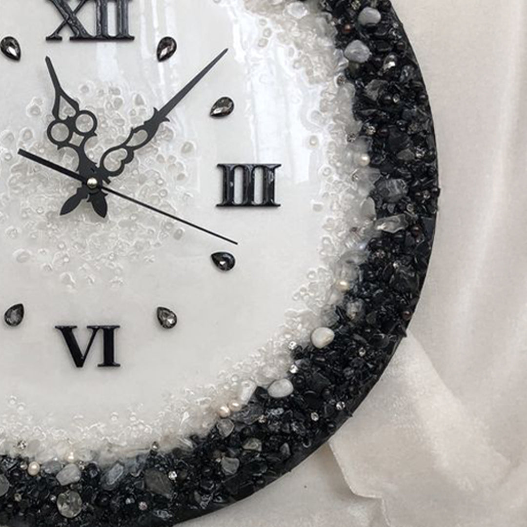 Midnight Mirage – Dark Aesthetic Resin Clock with a Mysterious Touch