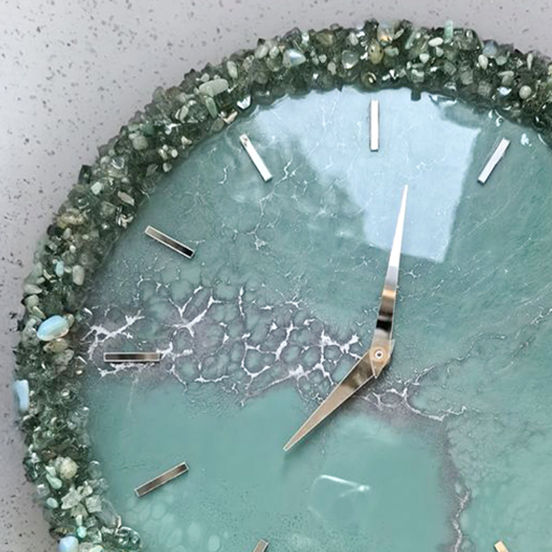 Mint Whisper – Elegant Light Green Resin Art Clock