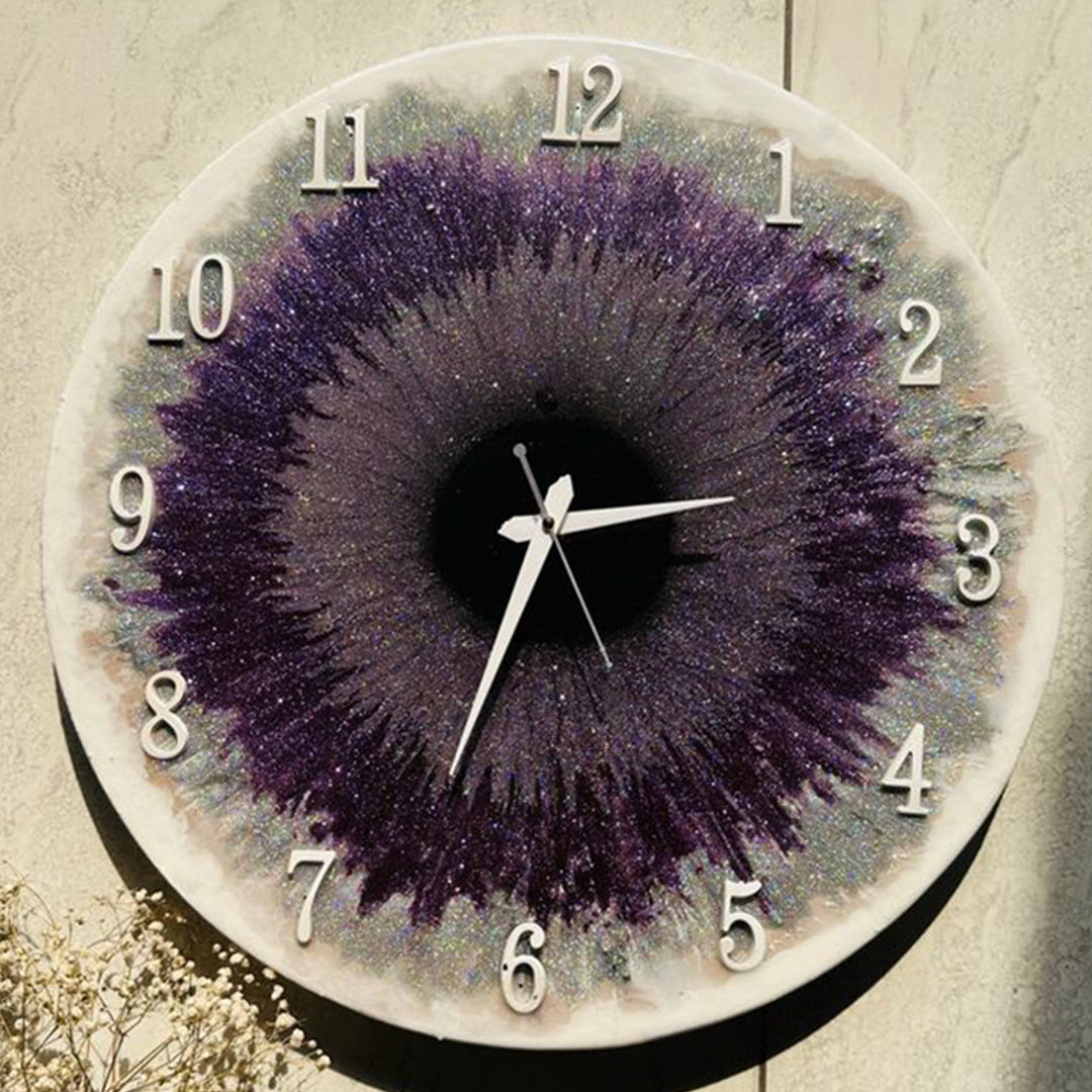 Majestic Amethyst Resin Clock – An Eye-Catching Work of Art