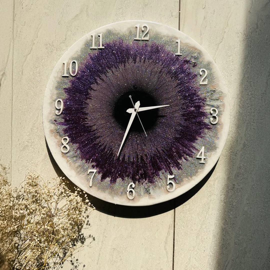 Majestic Amethyst Resin Clock – An Eye-Catching Work of Art