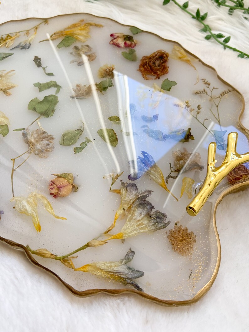 Resin Tray With Real Flowers